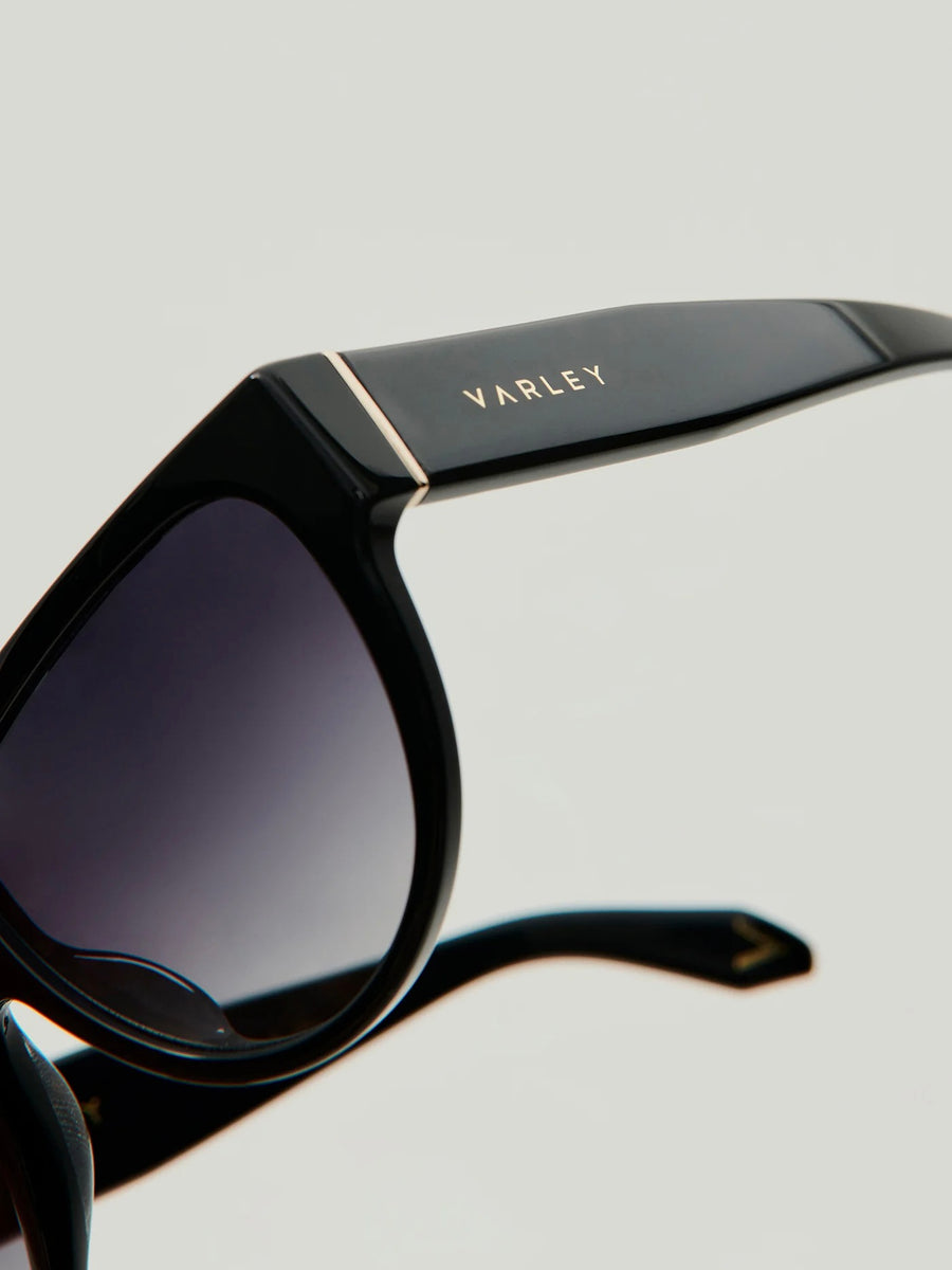 Black Dalling Oversize Sunglasses – Angela Beer | The ultimate ladies ...