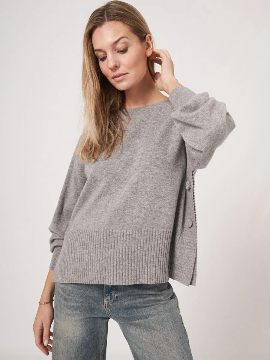 Light Grey Cashmere Sweater With Buttoned Vents