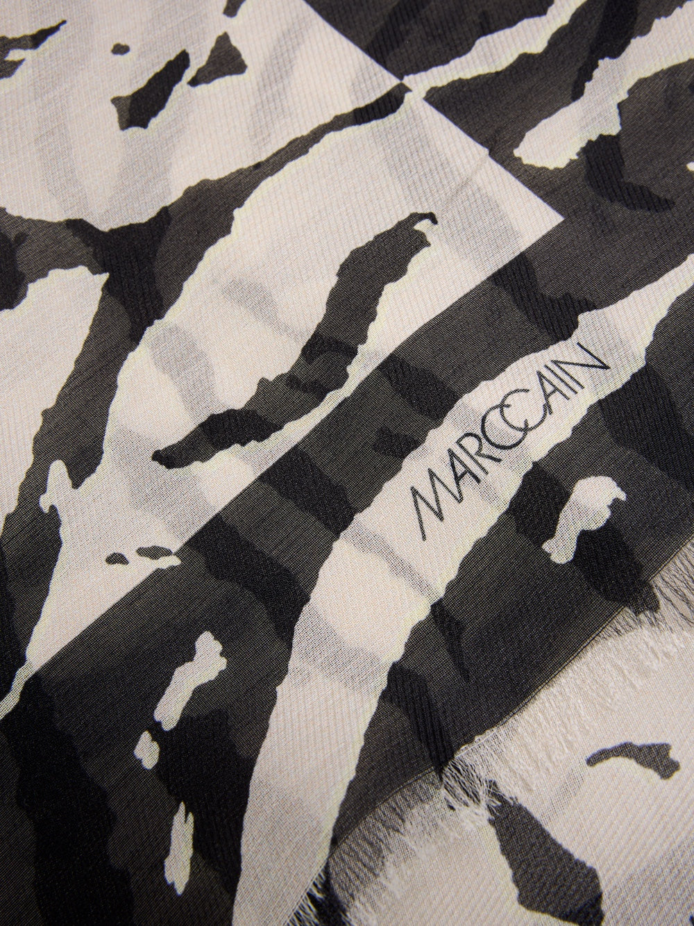 MagnoliaZiggyPrintSilkCottonScarf_Magnolia153_5