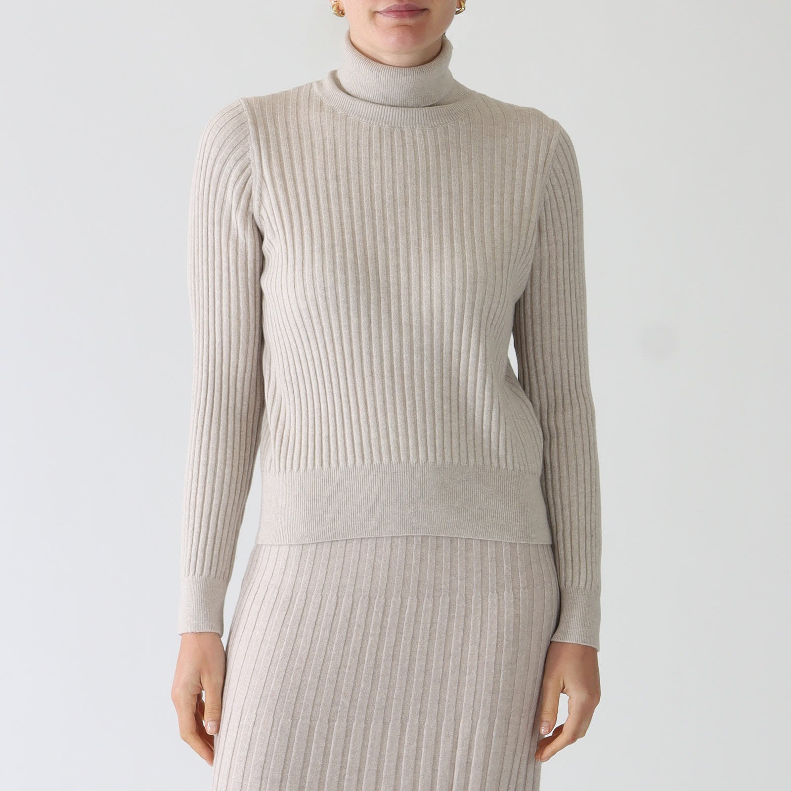 Sabbia Ribbed Cashmere Blend Turtle Neck Sweater